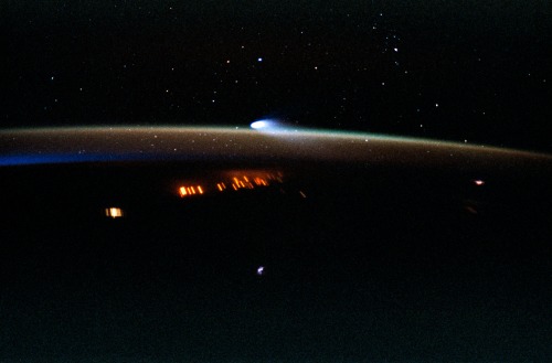humanoidhistory:Comet Hale Bopp, 1997, photographed from the Space Shuttle Columbia during mission STS-83. (NASA)
