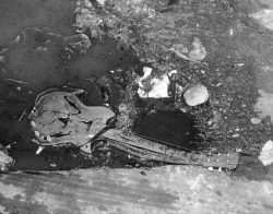 vaticanrust: Guitar in the gutter of Max’s Kansas City in NYC, 1975.  Photo by Bob Gruen.