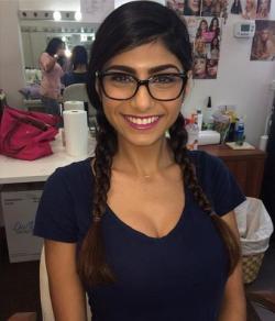 numbvzla:  Mia Khalifa: This girl is definitely not my tipe, but good god, I’d get lost in those tits! O.o