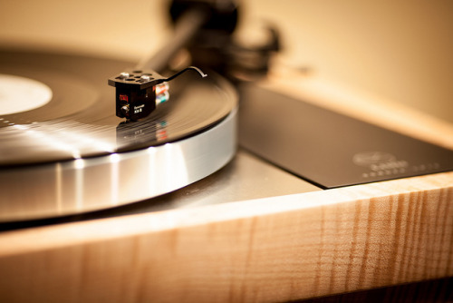 Woodsong Curly Maple LP12 by Cymbiosis Hi-Fi on Flickr.