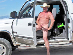 schredinator:  Not usually into hairless men but this guy’s got it.  The most handsome mature men at  @schredinator 