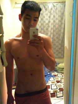 xiaohaogaypic:  二十多歲的帥氣紋身少年 他的紋身好特別哦 http://xiaohaogaypic.tumblr.com/ 