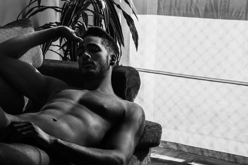   EXCLUSIVE   EL SOFÁ   with   ANTONIO SIERRA   PHOTOGRAPHY BY   RAFA CASARES   FOR SUMMER DIARY   