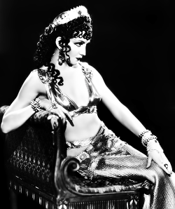 dessinnoir:  Claudette Colbert - Cleopatra