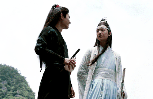 thefrasers:just like before, wei wuxian called his name with a grin, and he looked over as well. fro
