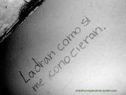 entrehumoyalcoholx:  Déjame estar así llevo