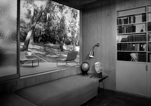 ofhouses: 826. Kemper Nomland & Kemper Jr. Nomland /// Case Study  House 10 /// Pasadena, California, USA /// 1947 (Photos: © Julius Shulman. Source: The Getty Research Institute, Julius Shulman Archive.) 