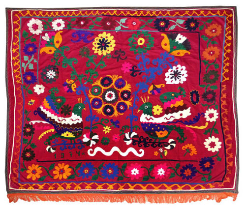 siimorq:Suzanis; a type of textile made mostly in Tajikistan, and parts of Uzbekistan such as Bukhar