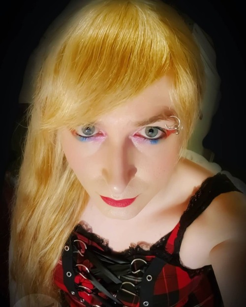 soundcloud.com/sophiesweets/sets/yes-i-am-serious New Music! #sophiesweets Please listen and