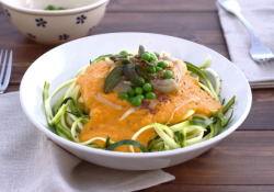 happyvibes-healthylives:  Zucchini Noodles w/ Pumpkin Cashew Sauce, Caramelized Onion  &amp; Sage