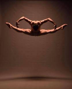 exguyparis:  Giovanni Visone -    Staatsoper Hannover and Delattre Dance Company - photo by Klaus Wegele 