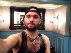 pigfun:Second shift back at the welly yesterday. It’s more of a friendly bear bar than a fetish bar but I felt like wearing rubber anyway ;)