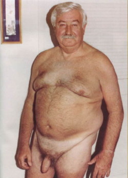 silverbadbear:  chubbychaiser:  nudedadsandjewelry:  pingueca:  olderonly:  Dale again   Handsome daddy  Holy shit, he’s one of the first naked daddies I ever saw back when I first got onto the Internet… BUT i never knew he’s the guy on the 3rd