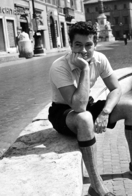 mylovelydeadfriends:Farley Granger, Rome, 1953