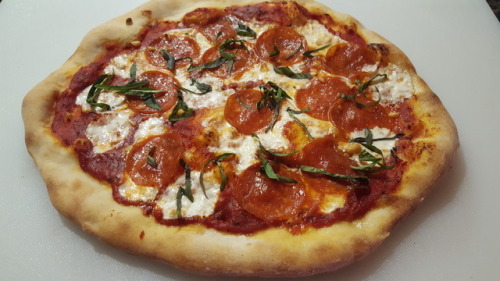 food-porn-diary - My latest pizza. Fresh mozzarella, pepperoni,...