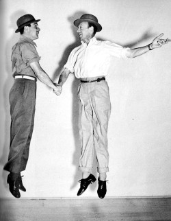 lesravageurs: Ravageus jump. | Gene Kelly and Fred Astaire