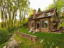 snubbiest:  plagal:  A family that lived in beautiful Colorado  noticed that water they kept in the backyard kept disappearing overnight, and they couldn’t imagine why. The water was simply in a barrel like this…  &ldquo;How could it evaporate