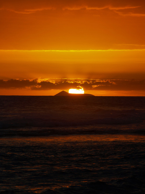 h4ilstorm:  lehua island - kekaha - kaua’i - hawaii (by dataichi)