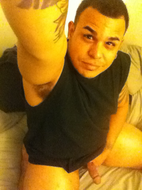 latincub81:  Waiting for my otter in his room while he picks up the bud … 