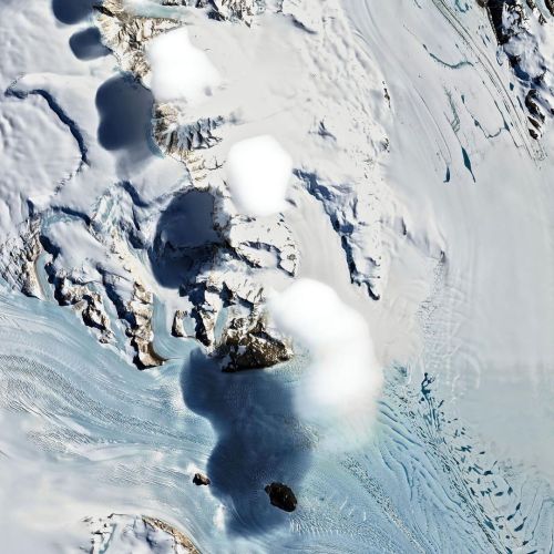 colchrishadfield:Sometimes clouds from space look sweetly edible. @nasa  (at Antarctica)www.