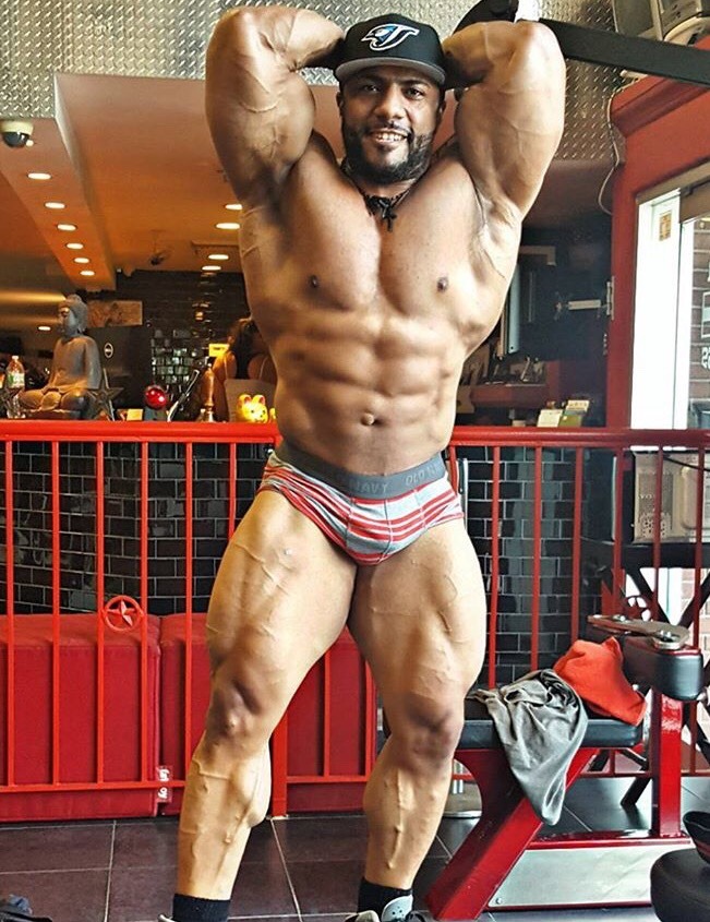 seeker310:  pussybutt1:  muscleforce2500:  So big, so strong, so manly 💪🏾💪🏾💪🏾
