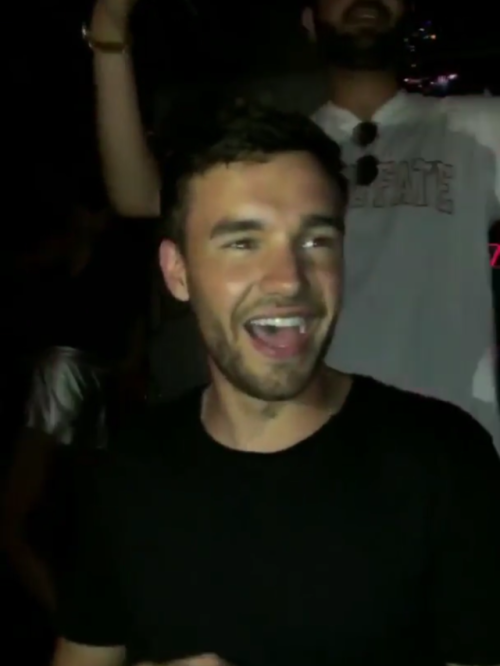 liamlm: please keep playing liam’s songs at the club because this is the face he makes when he