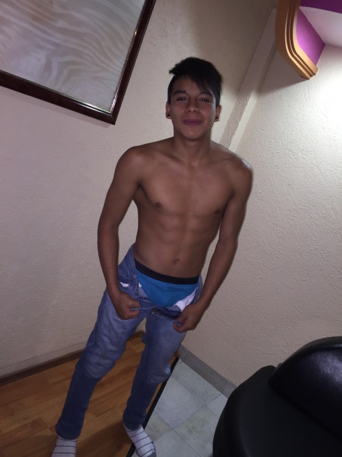 Porn photo twinkgrinder:  lokiyomxm:  Este chavito coje