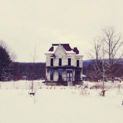 fuckyeahabandonedplaces:  #vscocam #abandoned by Devin Fernandez on Flickr. 