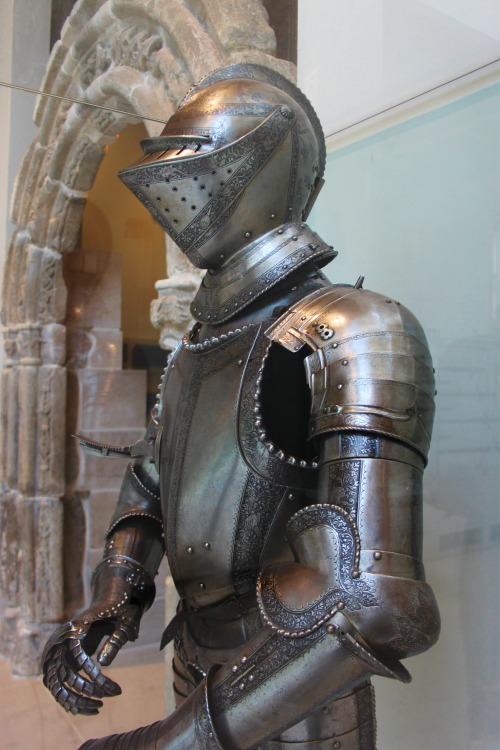 barbucomedie:  Austrian Composite Three-Quarter Armour from 1535-1550The helmet, breast and backplates, leg and arm defenses were made in 1535 Michael Witz of Innsbruck for the Hapsburg King, and later Emperor, Ferdinand 1st (1503-64).The double-headed
