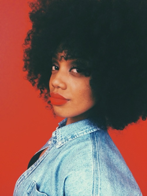 lloydtheabstrac:  loredana. instagram: @themindofmutiny 