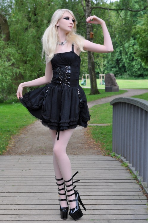 primary-elements:  Maria Amanda.