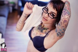  Lyxzen Suicide 