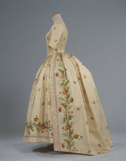 fripperiesandfobs:Robe à l’anglaise ca. 1780From the Galleria del Costume di Palazzo Pi