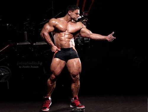 musclecommando:  Добри Делев  Dobri Delov I think.