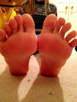 5girlytoes:girlfeetessence:  foot fetish?