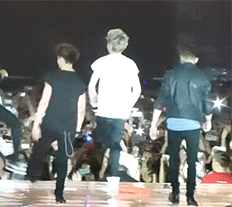 :  Louis notices Zayn looking lost and rushes over to help. (x) 