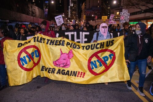 fuckyeahmarxismleninism:    NYers Jump Turnstiles En Masse To Protest Police Brutality