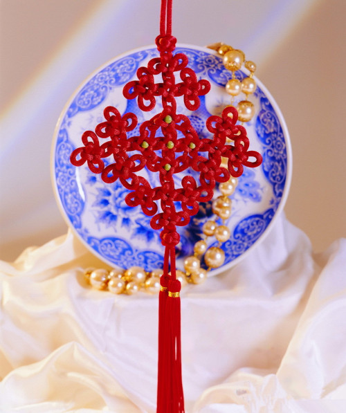 mingsonjia:Chinese knotting (TC:中國結; SC:中国结;pinyin: Zhōngguó jié) is a decorative handicraft art tha