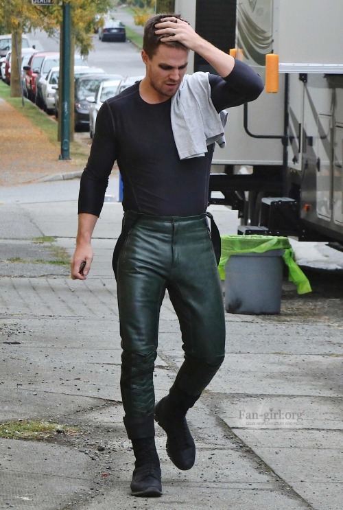 outoftheclosetshipper:  itsarrowbaby:  sue-78:    Stephen Amell on the sets of Arrow in Vancouver  X  RAWRRRR  On a side note, I can’t believe those pants have little zip pockets. What on EARTH would fit in there?! ;)  Oh dearie me… 