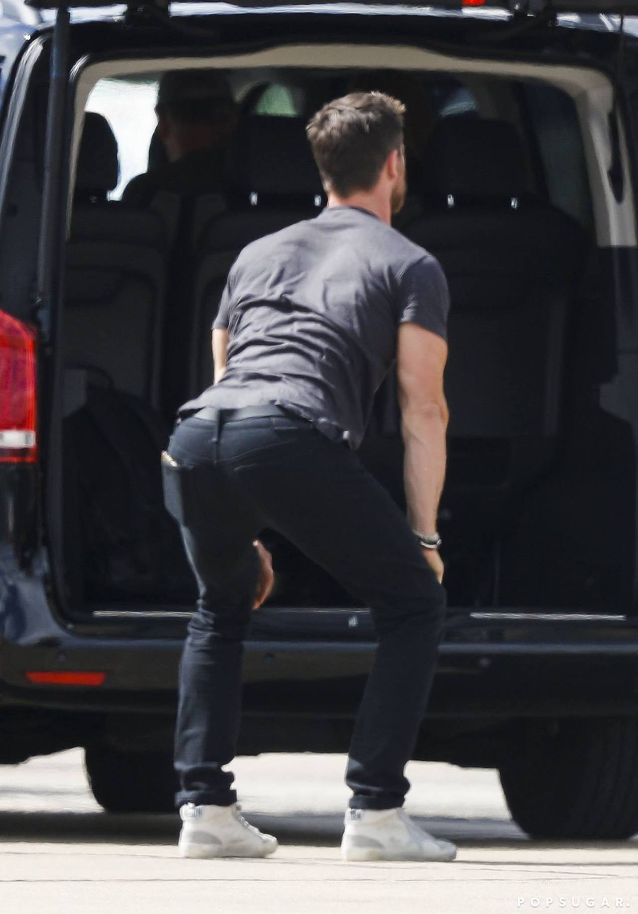 imwithkanye: Chris Hemsworth stretching, a new national pastime. 