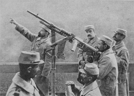 airplanes with machine guns in ww1