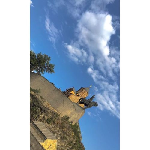 تمثال للملك فاختانغ جورجاسالي ، تبيليسي جورجيا ✈️ . . Snap| AzoozySa #work #georgia #tbilisi #town #