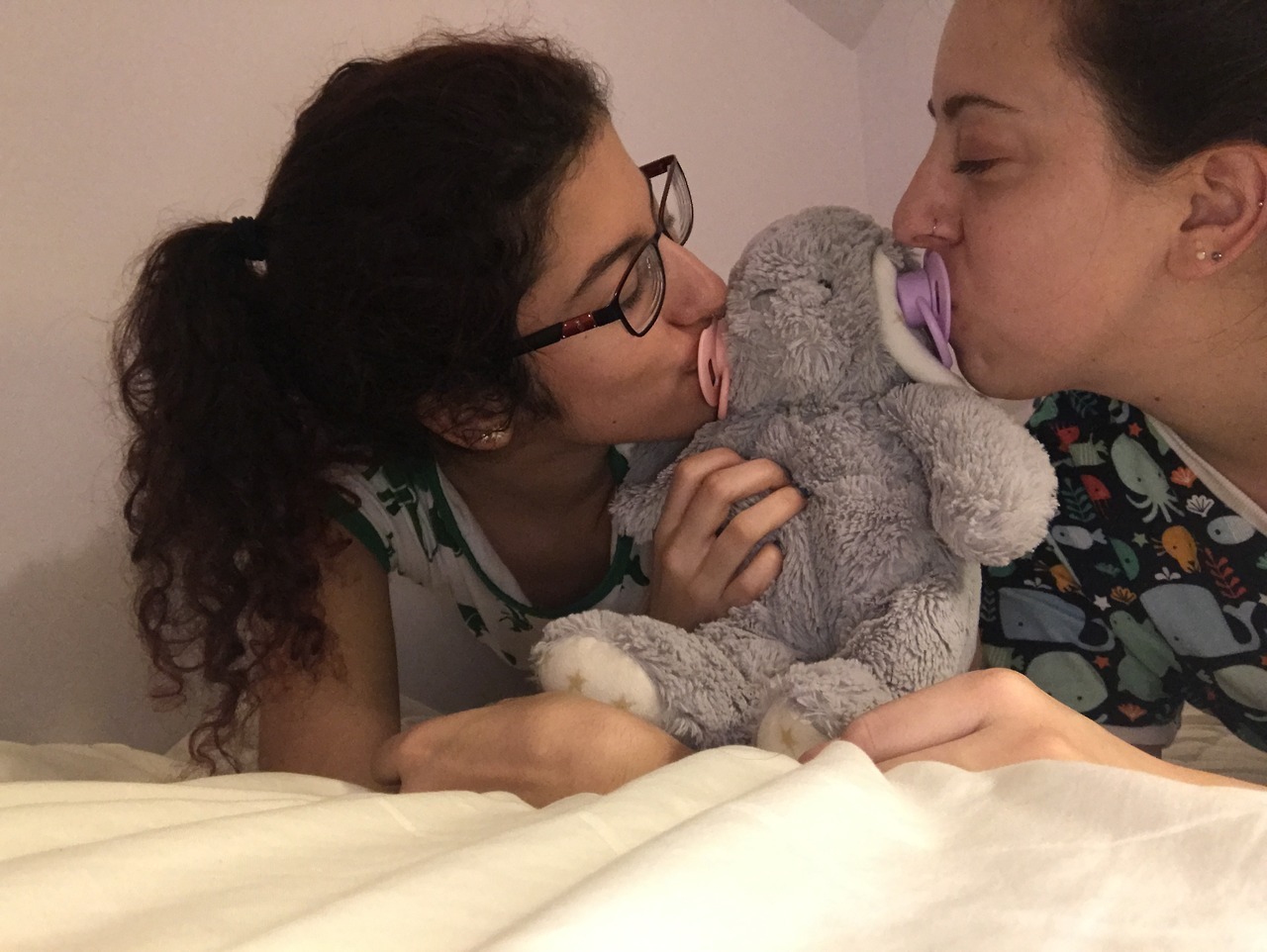 dadaslilstonerbaby:Love and cuddles with big sis @tooprettytolive