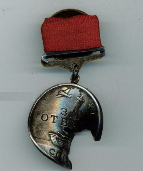 toocatsoriginals: Life-Saving MedalsRussian exhibit of Soviet World War II medals that saved the sol