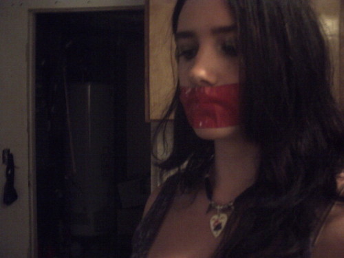 Amateur self gagging.  More girls should do this&hellip;