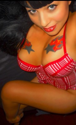 smirkylittleshit:  ❤️ a lil flashback Friday 2005ishh? MySpace lolz hella tan   Instagram Missjesejean