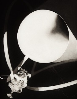 Regardintemporel:  Man Ray - Photographie Illustrant Le Poème De Jean Cocteau, L'ange