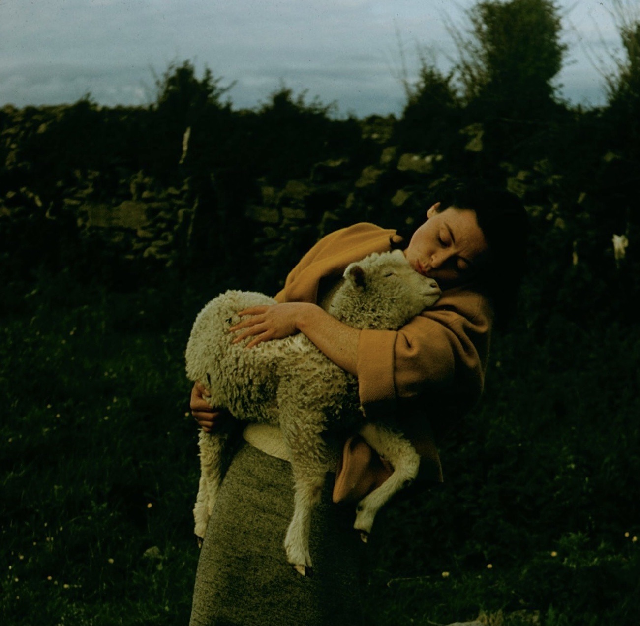 dozydawn:Siobhán McKenna photographed by Gjon Mili in Ireland, 1956.