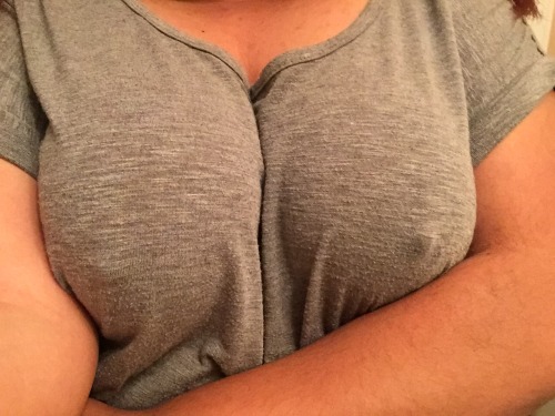 xxangelinaaxx: if you’d like my kik reblog my posts, follow me, then message me for it Mmmm ha