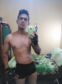 vergasyfetichesgay:  Hermoso hetero latino mostrando su rica verga (2a parte)  …Para ver mas latinos vergones entra a  vergasyfetichesgay  